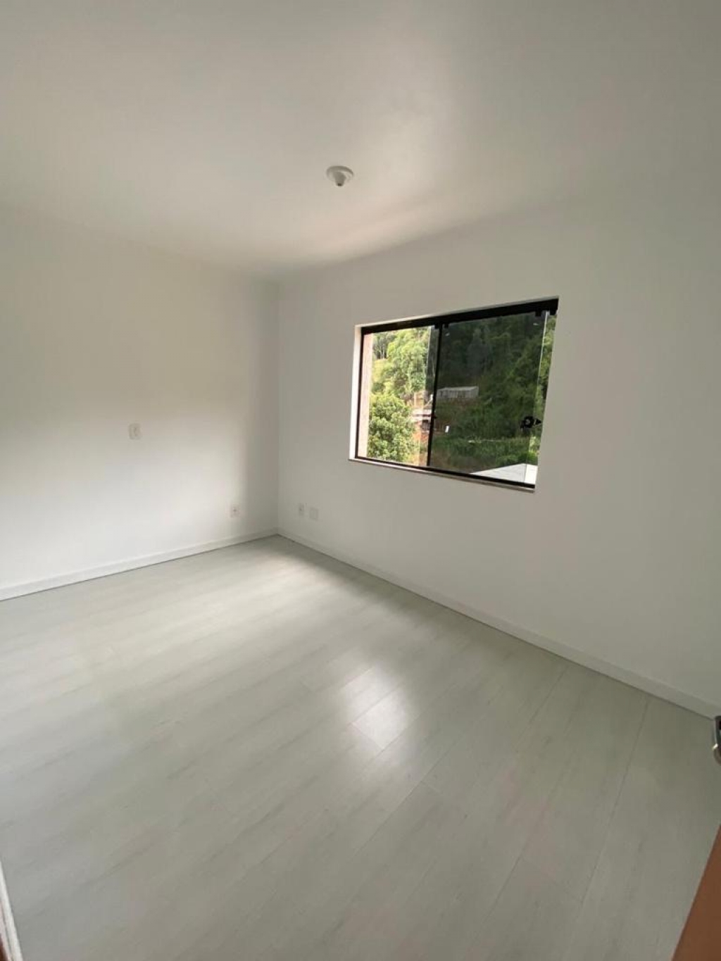 APARTAMENTO COM 3 DORMITÓRIOS
