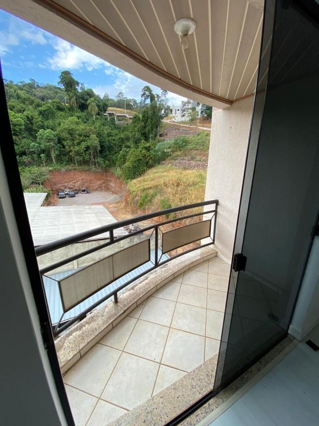 APARTAMENTO COM 3 DORMITÓRIOS