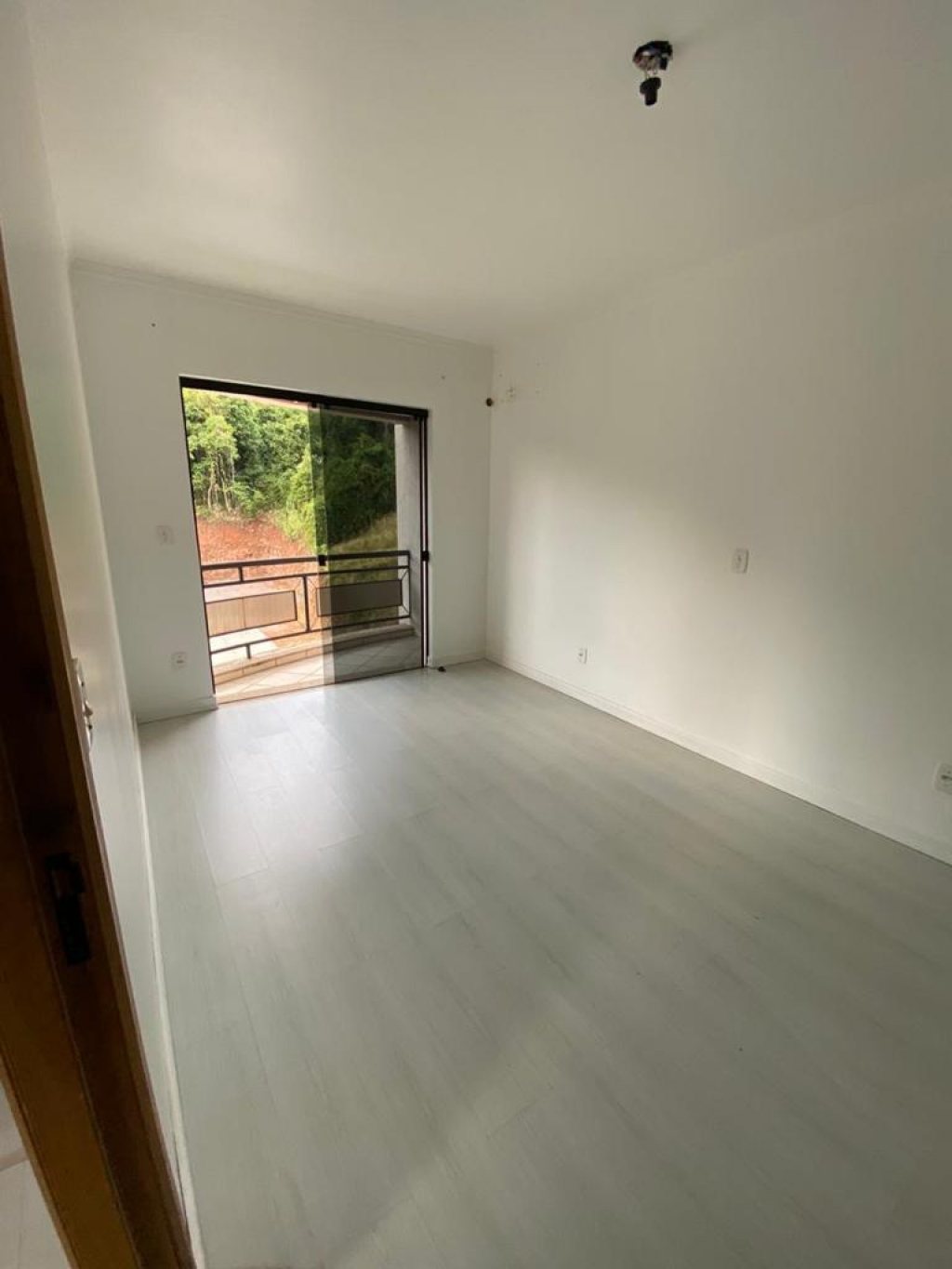 APARTAMENTO COM 3 DORMITÓRIOS