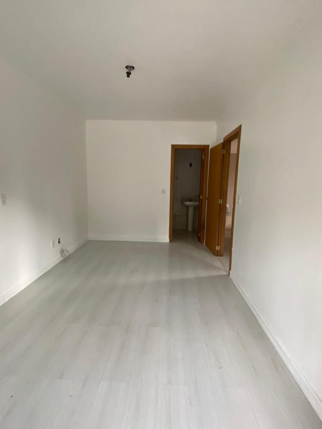 APARTAMENTO COM 3 DORMITÓRIOS