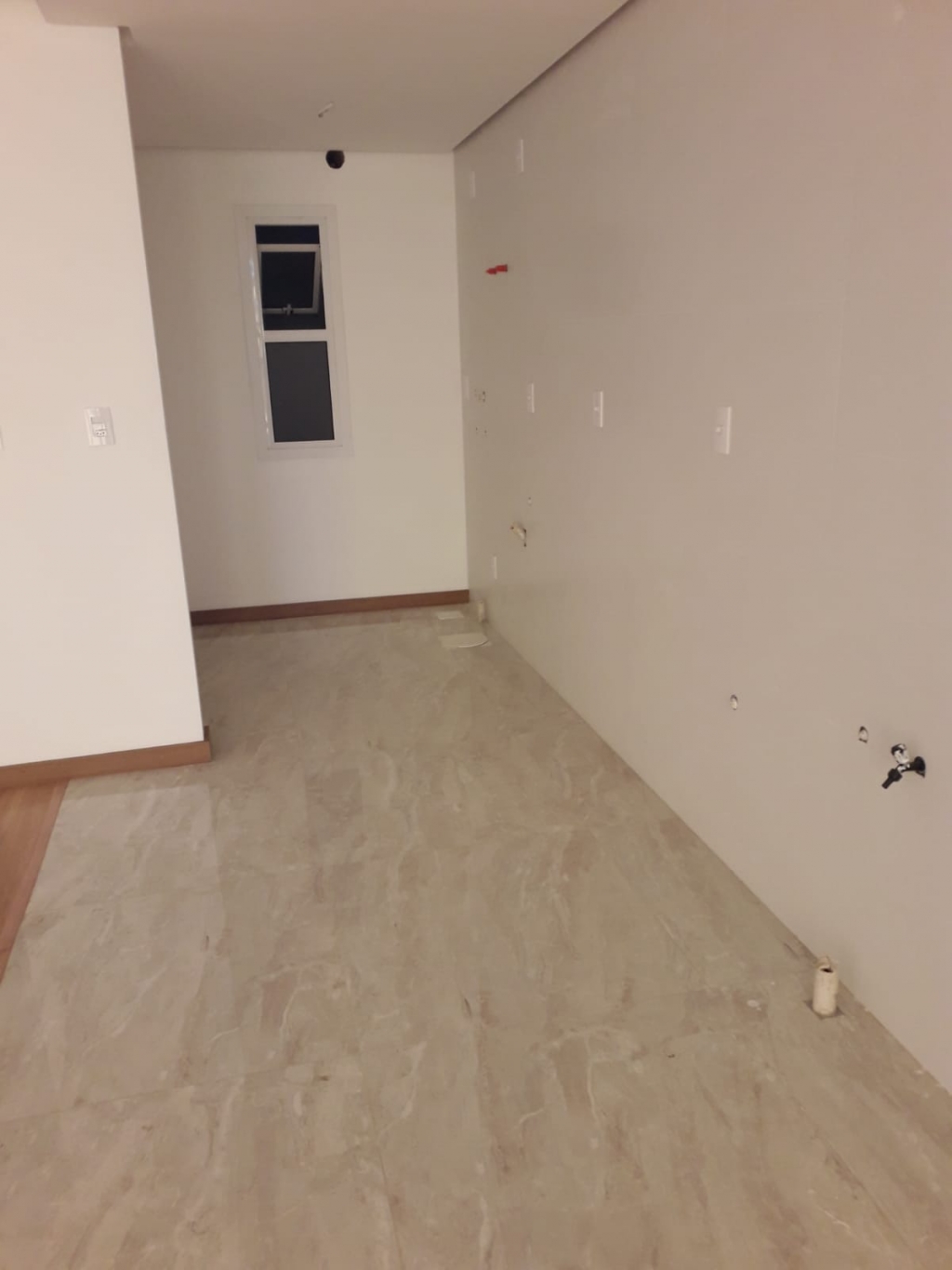 APARTAMENTO COM 2 DORMITÓRIOS