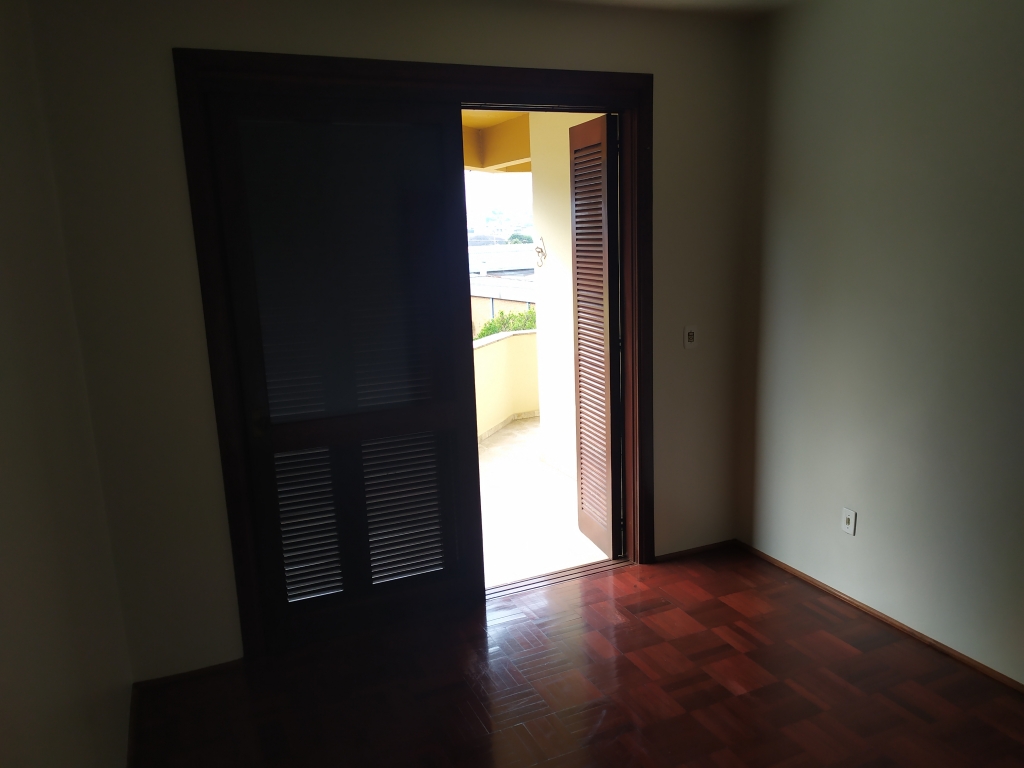 APARTAMENTO COM 3 DORMITÓRIOS