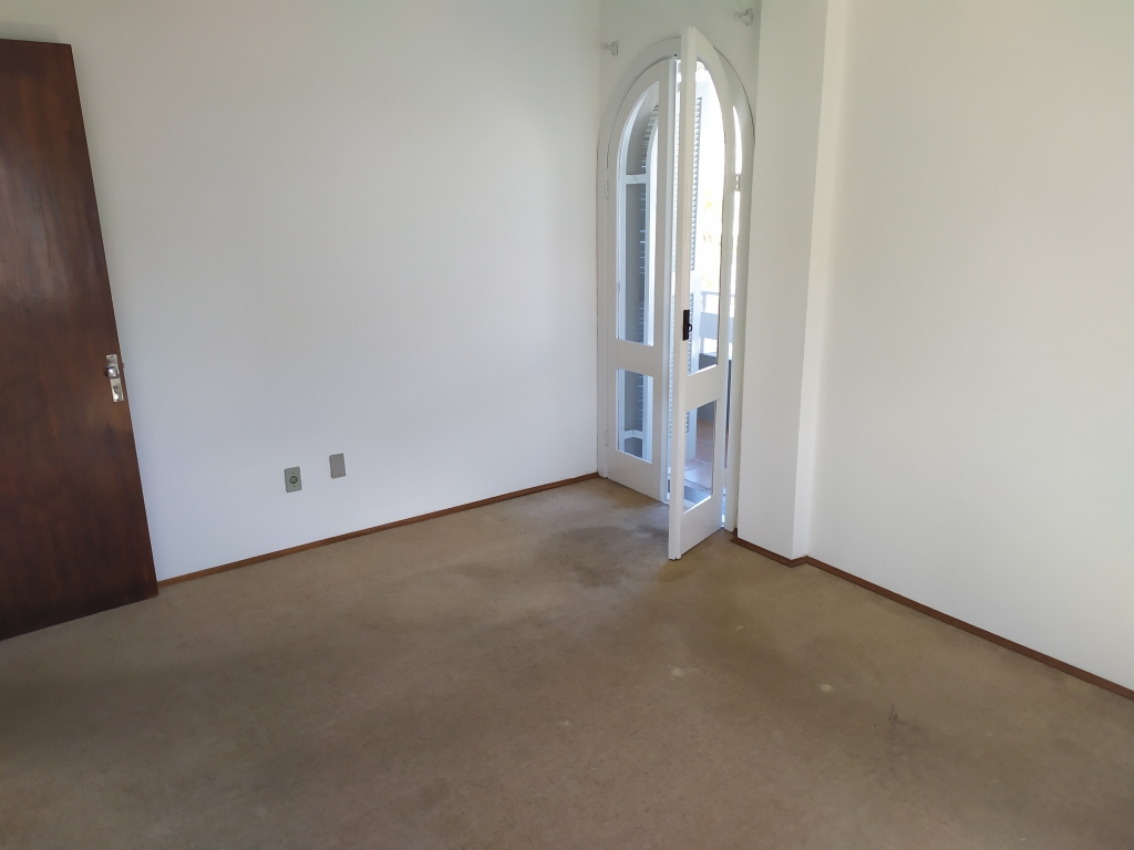 APARTAMENTO COM 3 DORMITÓRIOS