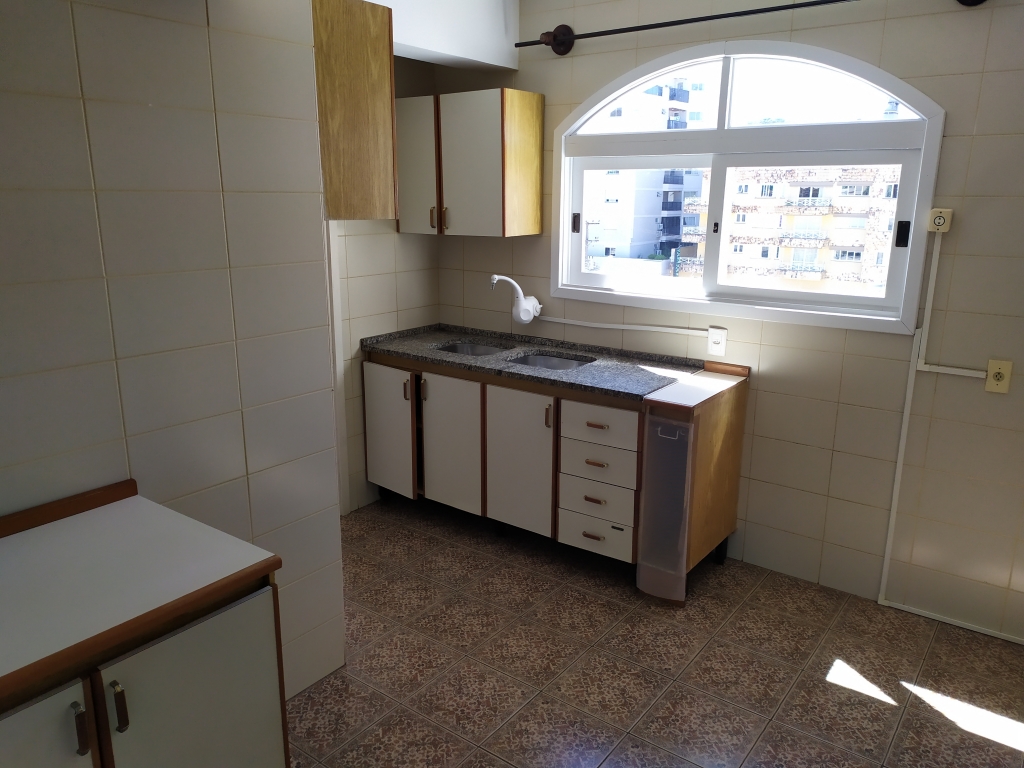 APARTAMENTO COM 3 DORMITÓRIOS