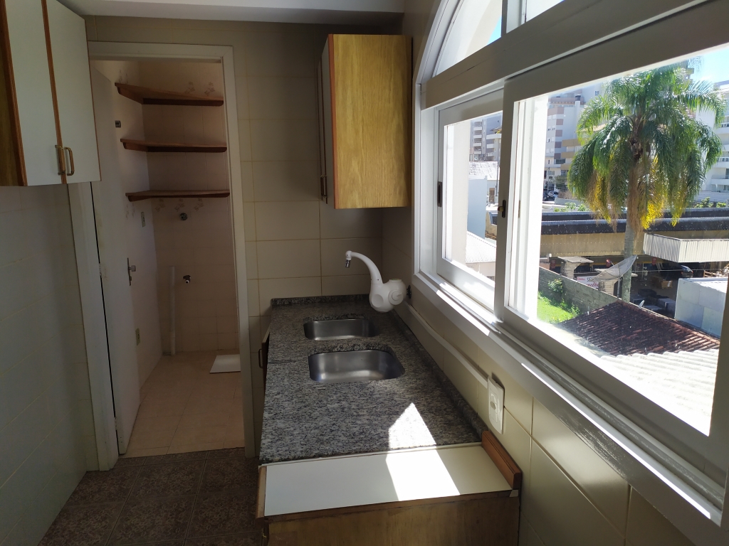 APARTAMENTO COM 3 DORMITÓRIOS