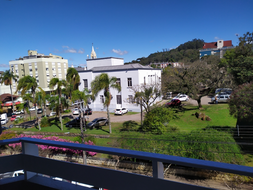 APARTAMENTO COM 3 DORMITÓRIOS