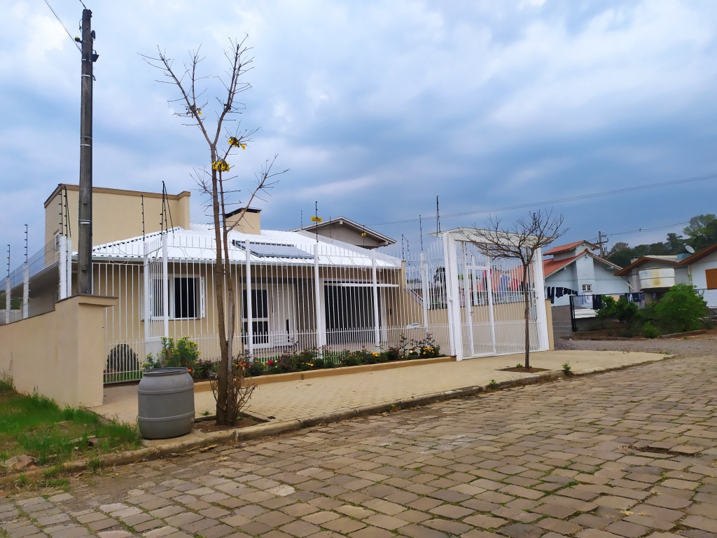 CASA COM 2 DORMITÓRIOS