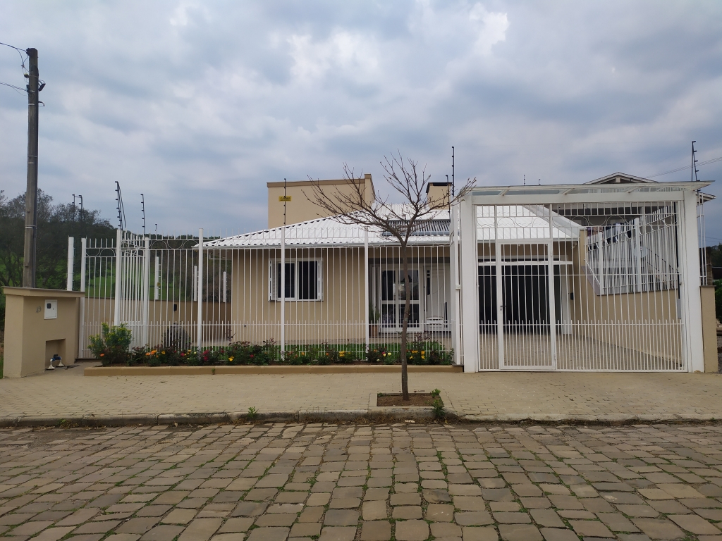 CASA COM 2 DORMITÓRIOS