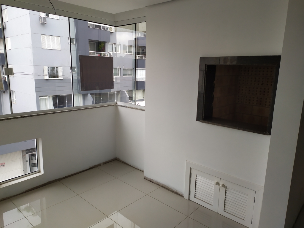 APARTAMENTO COM 3 DORMITÓRIOS