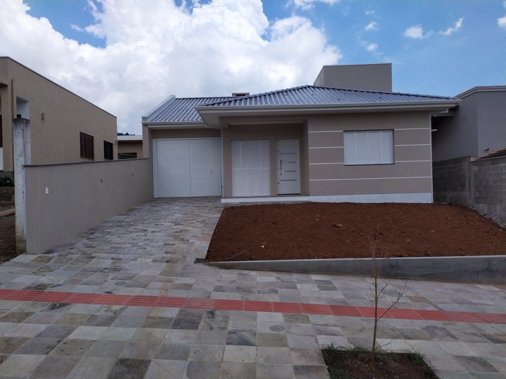 CASA COM 3 DORMITÓRIOS