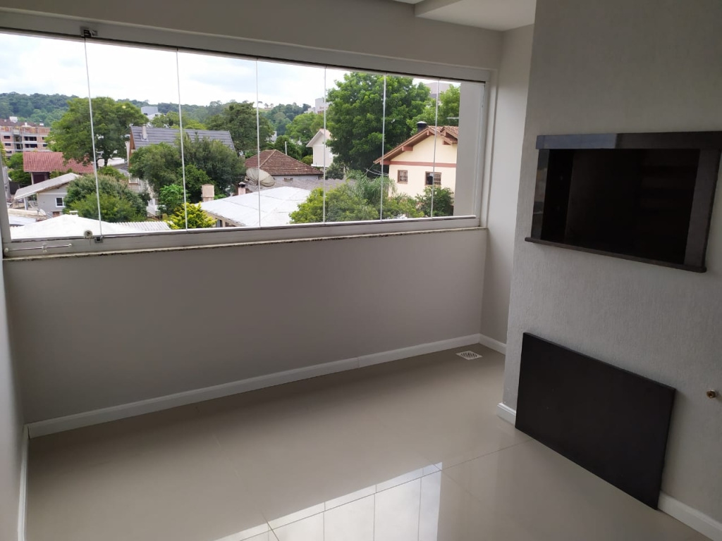 APARTAMENTO COM 3 DORMITÓRIOS