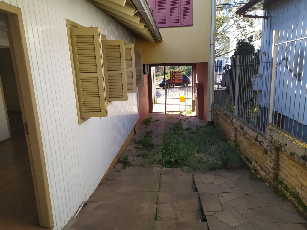 CASA COM 3 DORMITÓRIOS