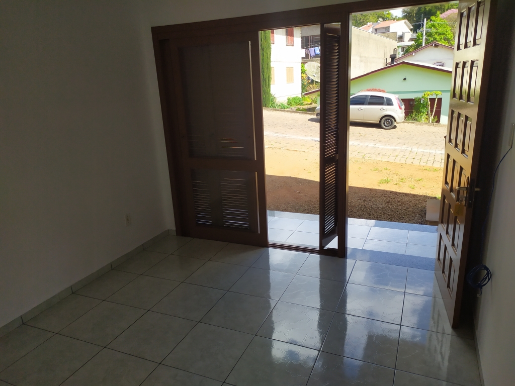 CASA COM 2 DORMITÓRIOS