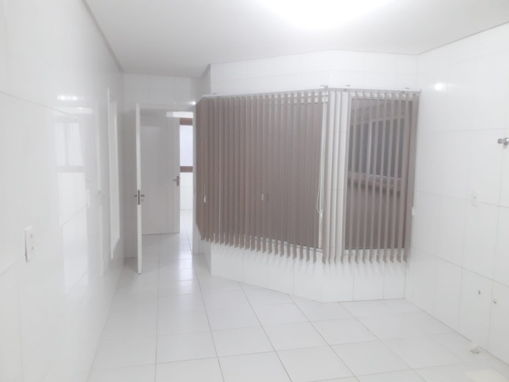 APARTAMENTO COM 3 DORMITÓRIOS