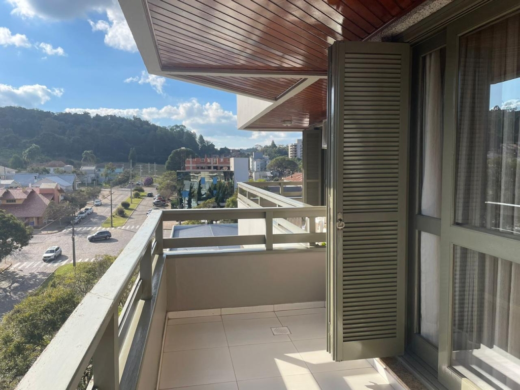 APARTAMENTO COM 3 DORMITÓRIOS