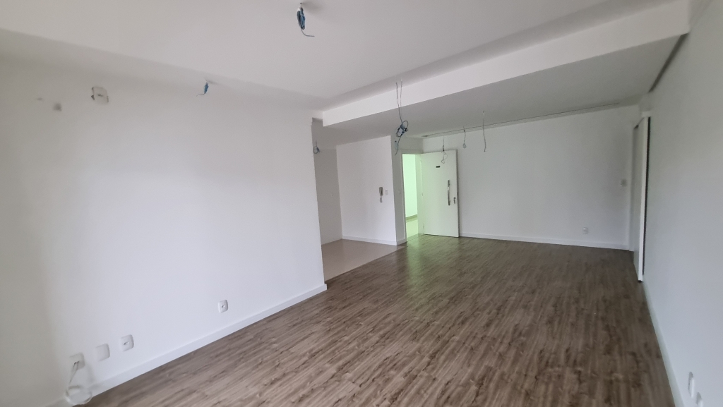 APARTAMENTO COM 3 DORMITÓRIOS