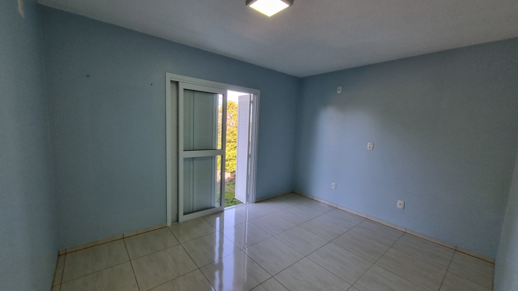 CASA COM 2 DORMITÓRIOS