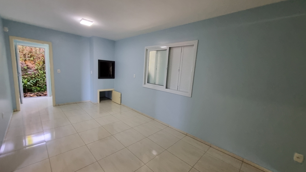 CASA COM 2 DORMITÓRIOS