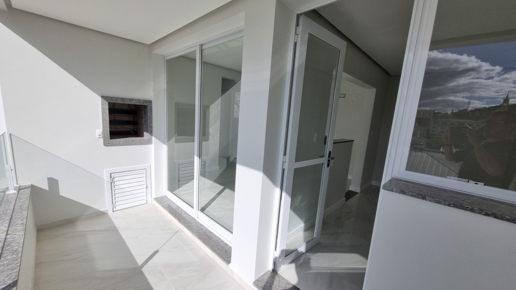 APARTAMENTO COM 2 DORMITÓRIOS