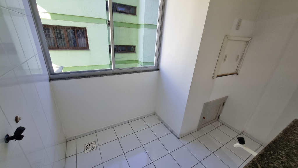 APARTAMENTO COM 2 DORMITÓRIOS