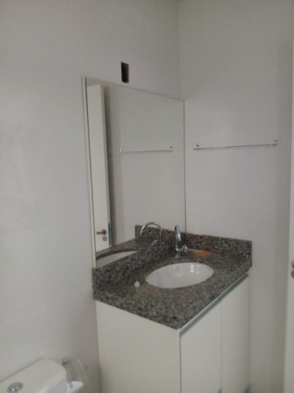 APARAMENTO COM 2 DORMITÓRIOS,