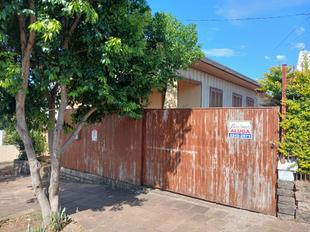 CASA COM 3 DORMITÓRIOS