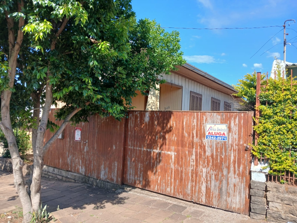 CASA COM 3 DORMITÓRIOS