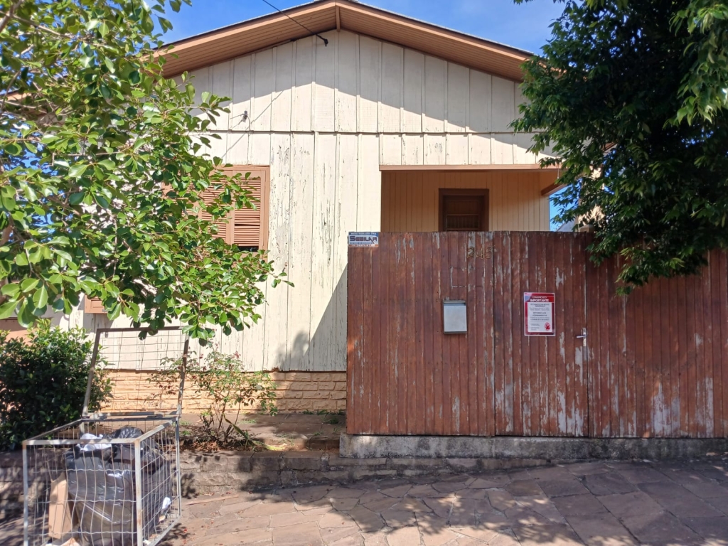 CASA COM 3 DORMITÓRIOS