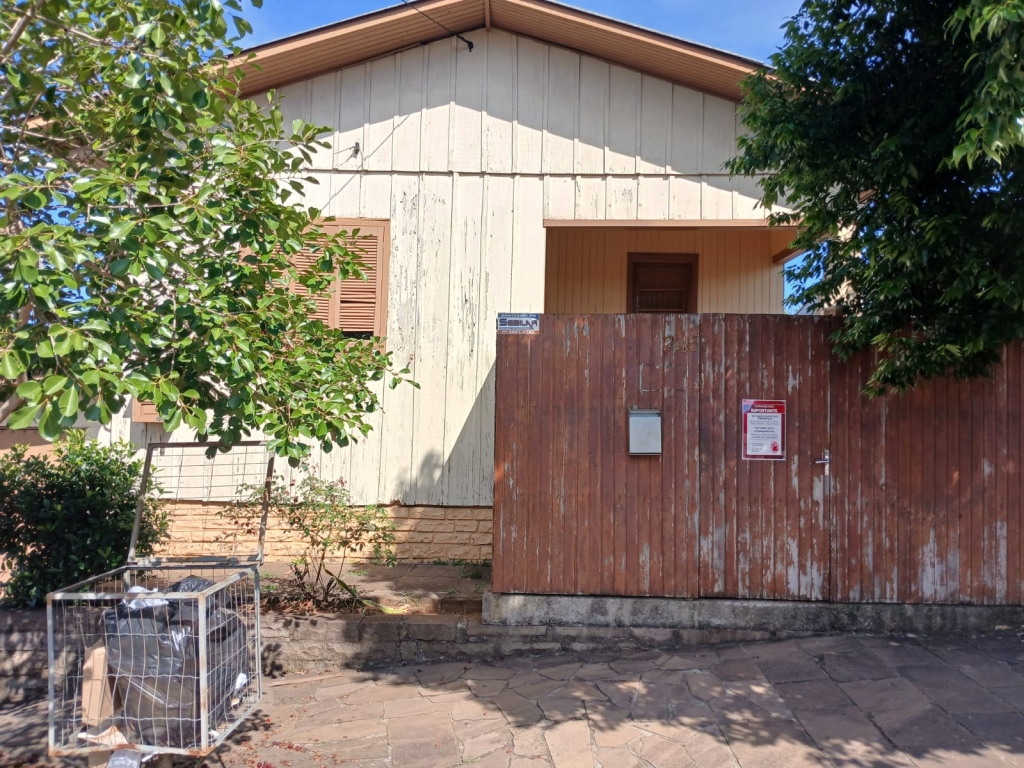 CASA COM 3 DORMITÓRIOS