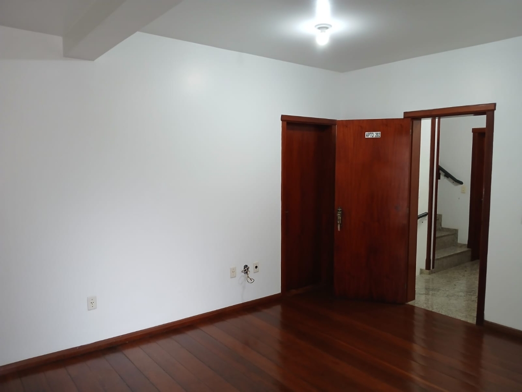 APARTAMENTO COM 1 DORMITÓRIO