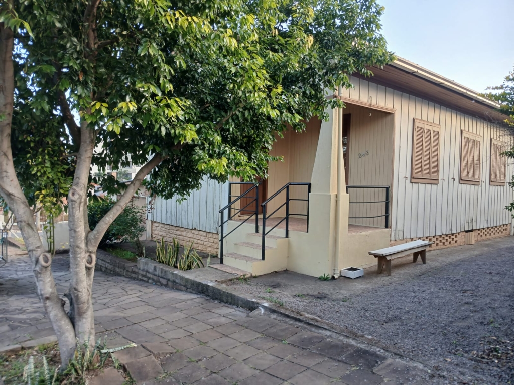 CASA COM 3 DORMITÓRIOS