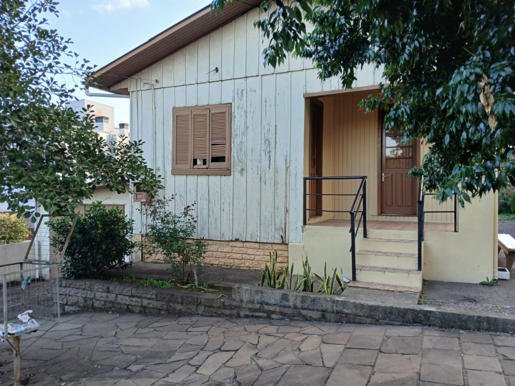 CASA COM 3 DORMITÓRIOS