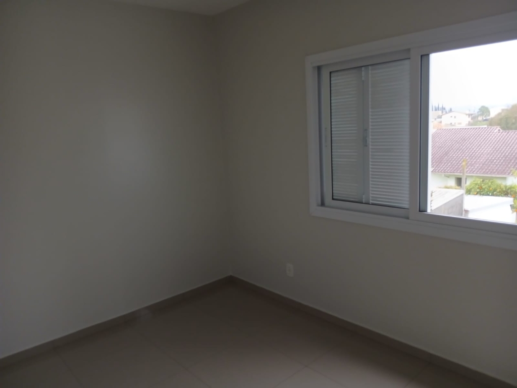 CASA COM 3 DORMITÓRIOS