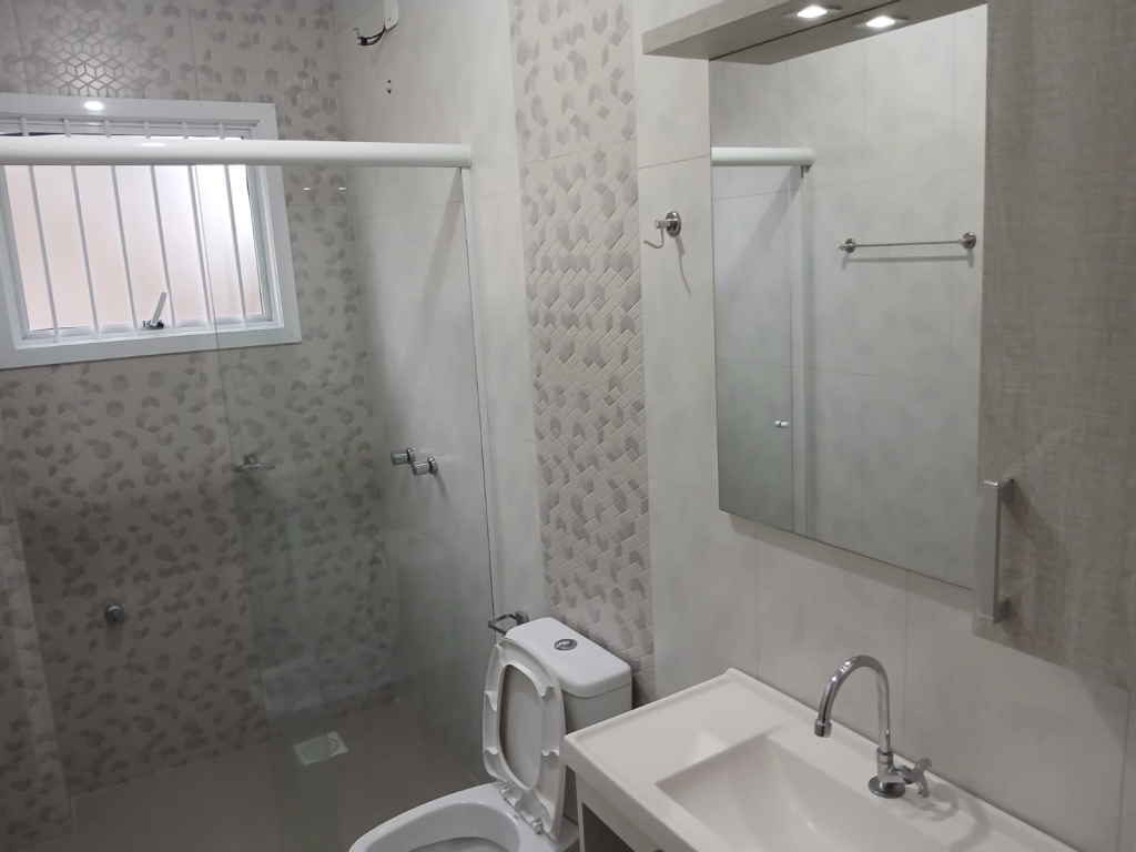CASA COM 3 DORMITÓRIOS