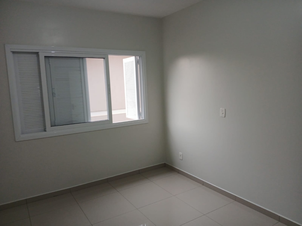 CASA COM 3 DORMITÓRIOS