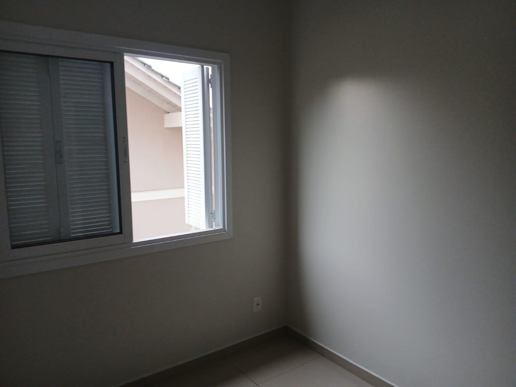 CASA COM 3 DORMITÓRIOS