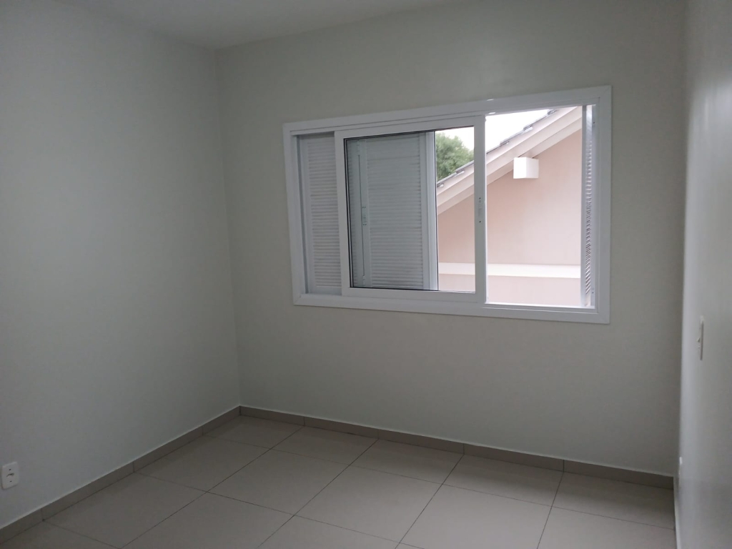 CASA COM 3 DORMITÓRIOS