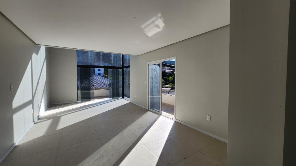 APARTAMENTO COM 3 DORMITÓRIOS