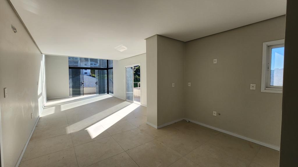 APARTAMENTO COM 3 DORMITÓRIOS