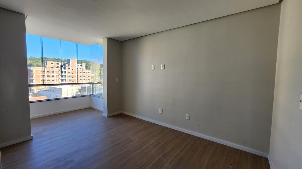 APARTAMENTO COM 3 DORMITÓRIOS