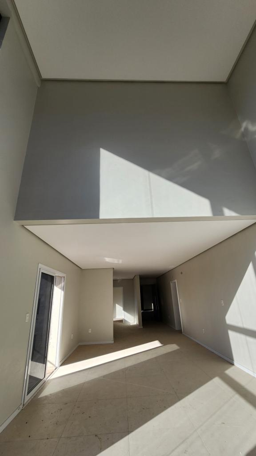APARTAMENTO COM 3 DORMITÓRIOS